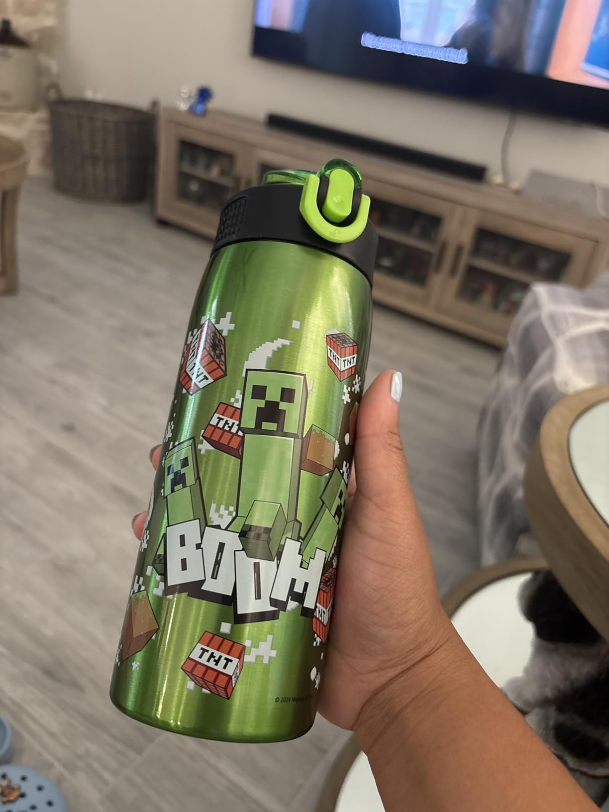 Zak Designs Disney Princess Water Bottle for Travel and At Home, 19 oz Vacuum Insulated Stainless Steel with Locking Spout Cover, Built-In Carrying Loop, Leak-Proof Design (Disney Princess) - Customer Photo 3
