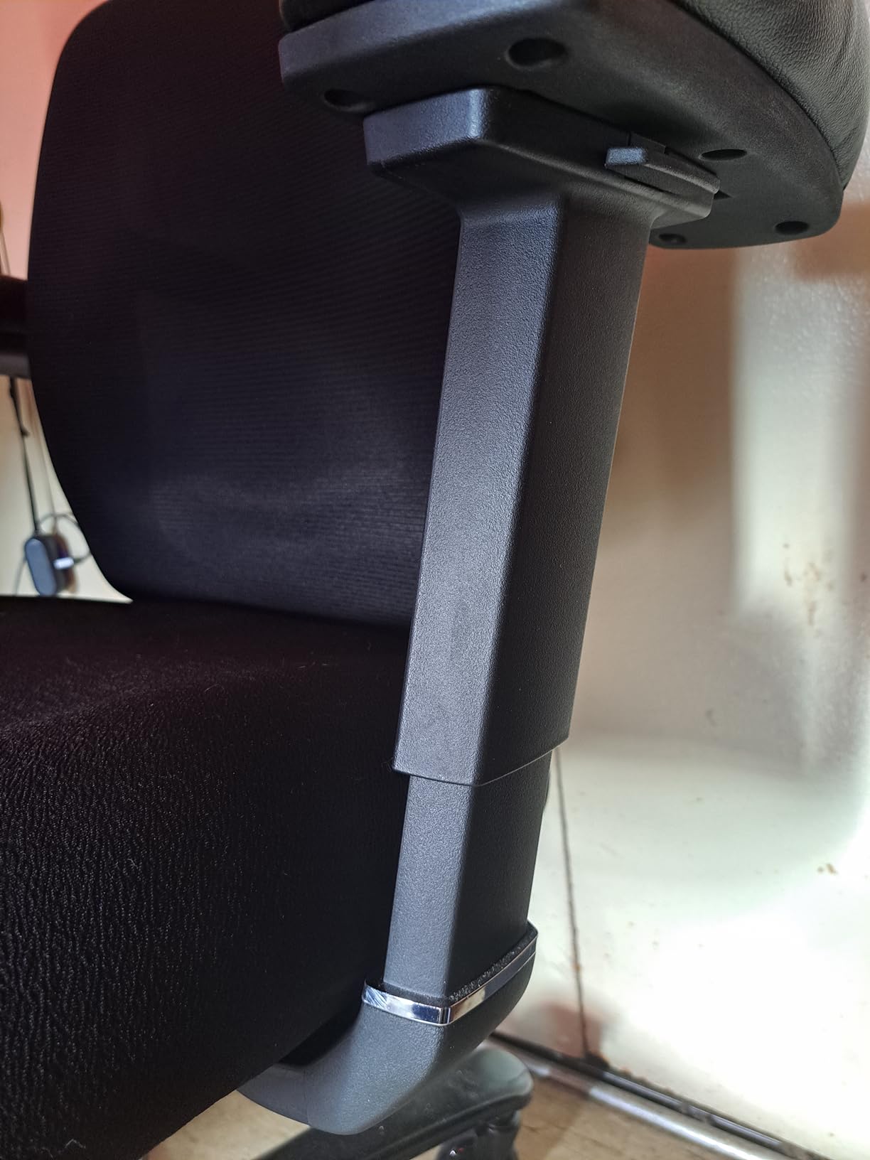 Big and Tall Office Chair 500lbs - Ergonomic Mesh Desk Chair, Heavy Duty Computer Chair-Wide Thick Seat Cushion, Adjustable Lumbar Support, Metal Base, Rubber Wheels, 4D Armrests, Black - Customer Photo 2