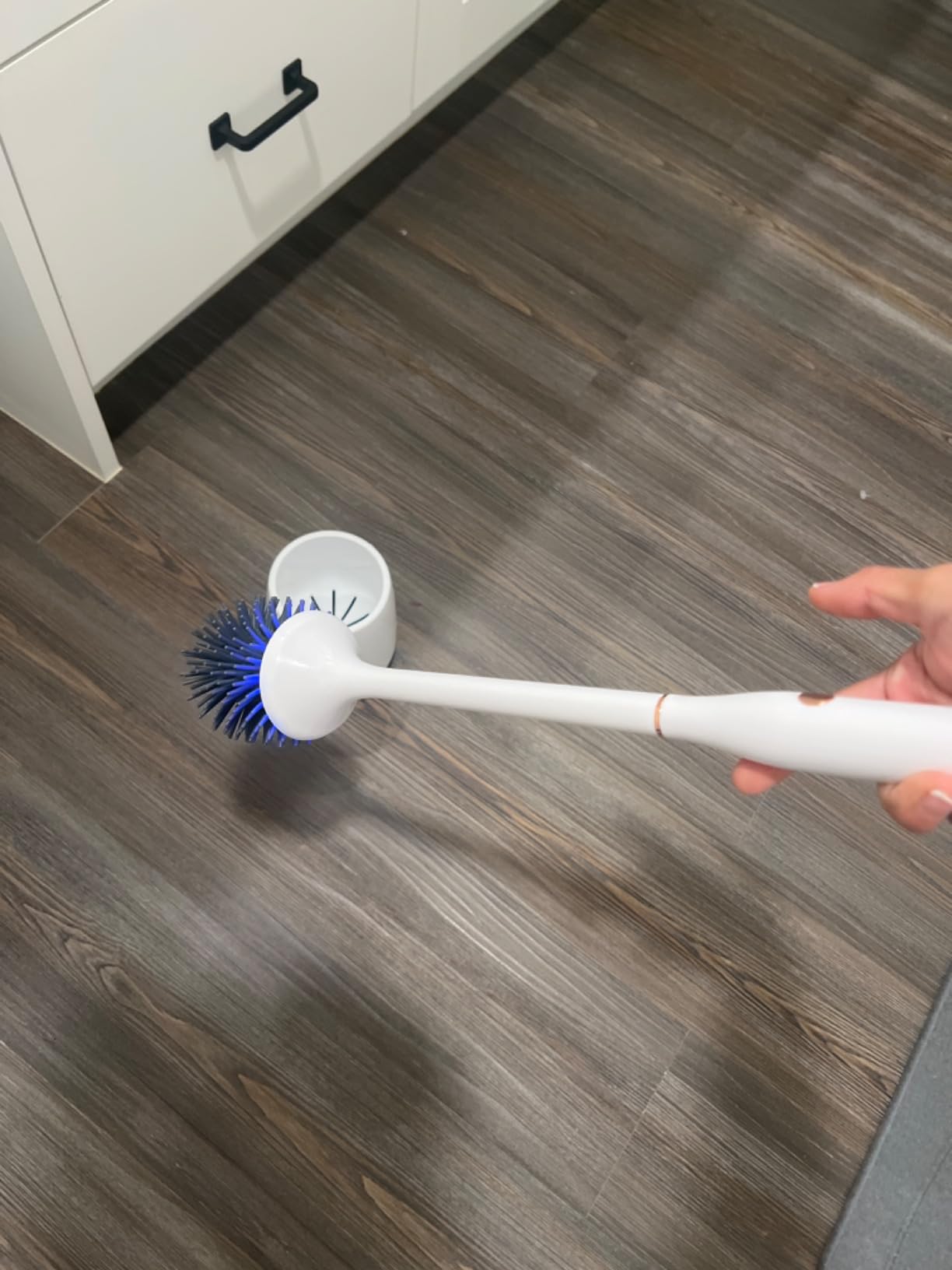 Electric Toilet Brush,Silicone Toilet Brush,Toilet Bowl Brush and Holder Set with Ventilated Holder,Toilet Brush, Floor Standing, Wall Mounted Without Drilling，Rechargeable - Customer Photo 2