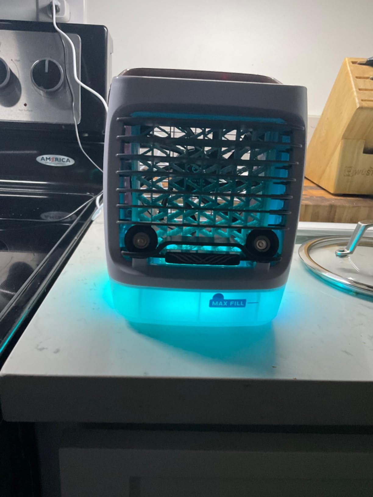 ChillWell 2.0 Evaporative Air Cooler for Room - 4-Speed Mini Portable Swamp Coolers with Humidifier | Indoor Personal Cooling Unit In Bedroom, Home Office, and Camping | USB- Rechargeable, Easy Setup Customer Review ChillWell 2.0 Evaporative Air Cooler for Room - 4-Speed Mini Portable Swamp Coolers with Humidifier | Indoor Personal Cooling Unit In Bedroom, Home Office, and Camping | USB- Rechargeable, Easy Setup - Customer Photo 1