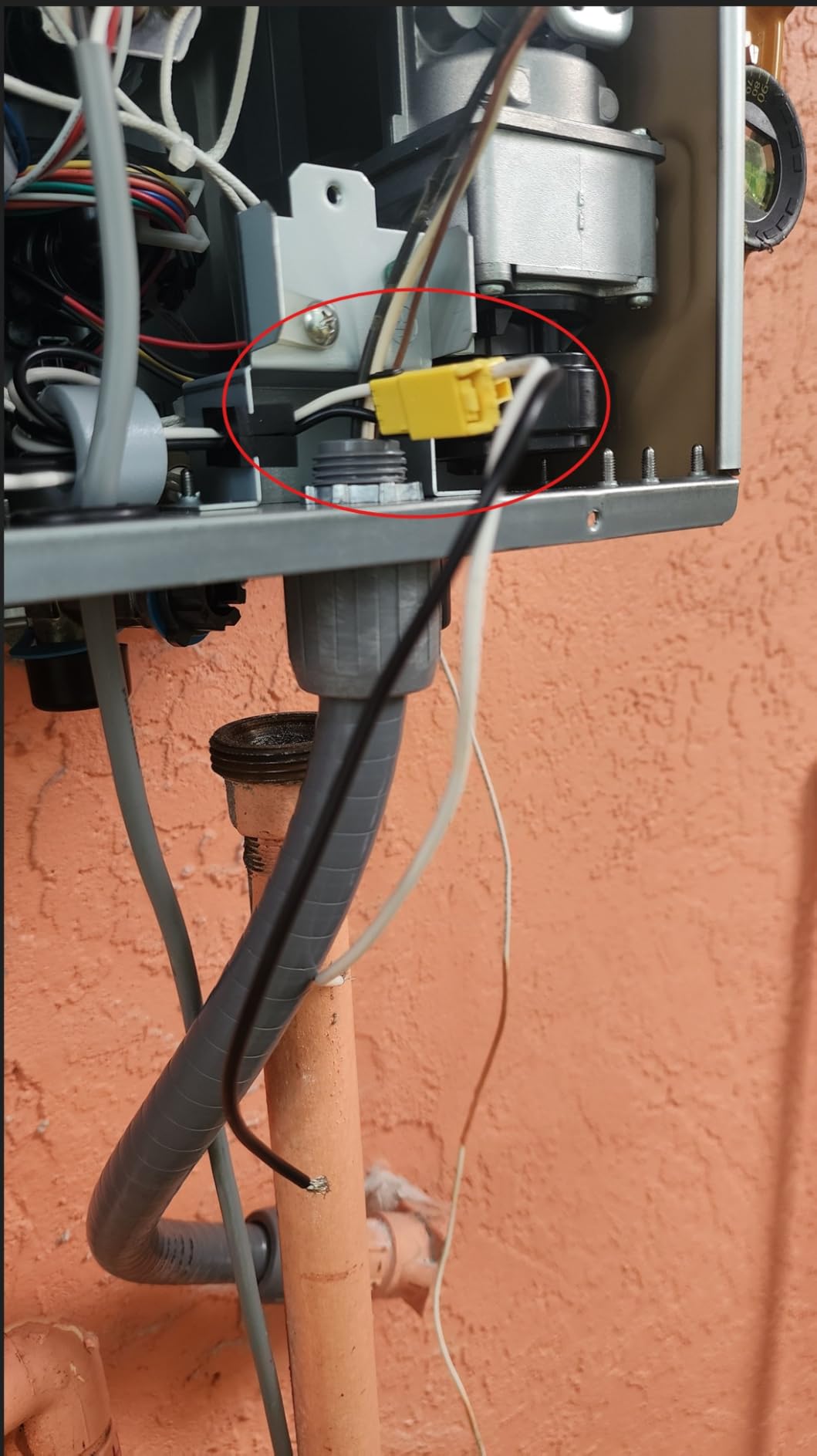 Rheem RTG-70XLN-3 High Efficiency Non-Condensing Outdoor Tankless Natural Gas Water Heater, 7.0 GPM, Gray - Customer Photo 3