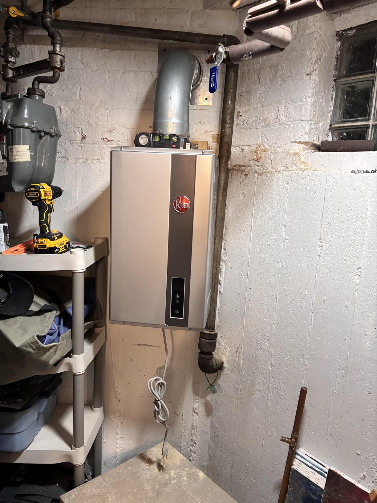 Rheem RTG-95DVLN-3 High Efficiency Non-Condensing Indoor Tankless Natural Gas Water Heater, 9.5 GPM - Customer Photo 1