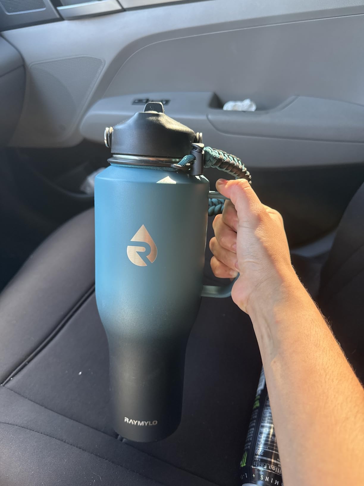 Insulated Water Bottle 40oz (Cold for 48 Hrs), Stainless Steel Water Bottle with Handle & Straw Lid & Paracord Handle, Triple Wall Vacuum Leakproof Travel Flask, Fit in Any Car Cup Holder - Customer Photo 1