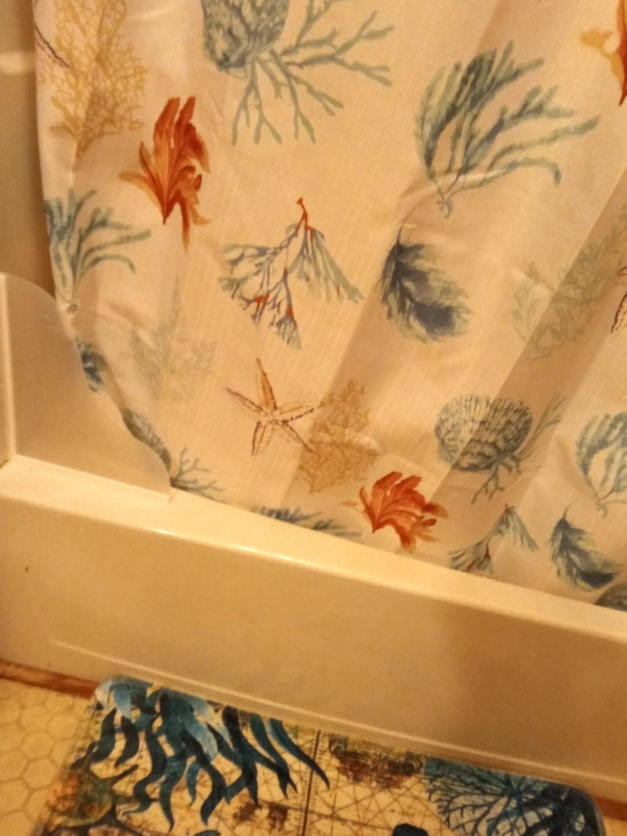 Shineligee 2 Pack Updated Shower Splash Guard, Large Splash Guards for Bathtub, Consists of Silicone Base and Acrylic Plate, Keep Water in Shower or Bath, Shower Corner Splash Guard Customer Review Shineligee 2 Pack Updated Shower Splash Guard, Large Splash Guards for Bathtub, Consists of Silicone Base and Acrylic Plate, Keep Water in Shower or Bath, Shower Corner Splash Guard - Customer Photo 1