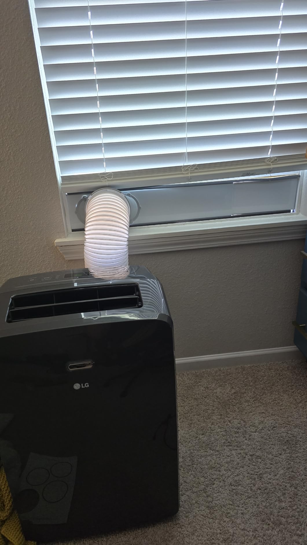 LG LP0624WFR Portable Air Conditioner w/Remote, Cools 250 Sq.Ft, Quiet Operation, 115V, 6,000 BTU (9700 ASHRAE), White Customer Review LG LP0624WFR Portable Air Conditioner w/Remote, Cools 250 Sq.Ft, Quiet Operation, 115V, 6,000 BTU (9700 ASHRAE), White - Customer Photo 1