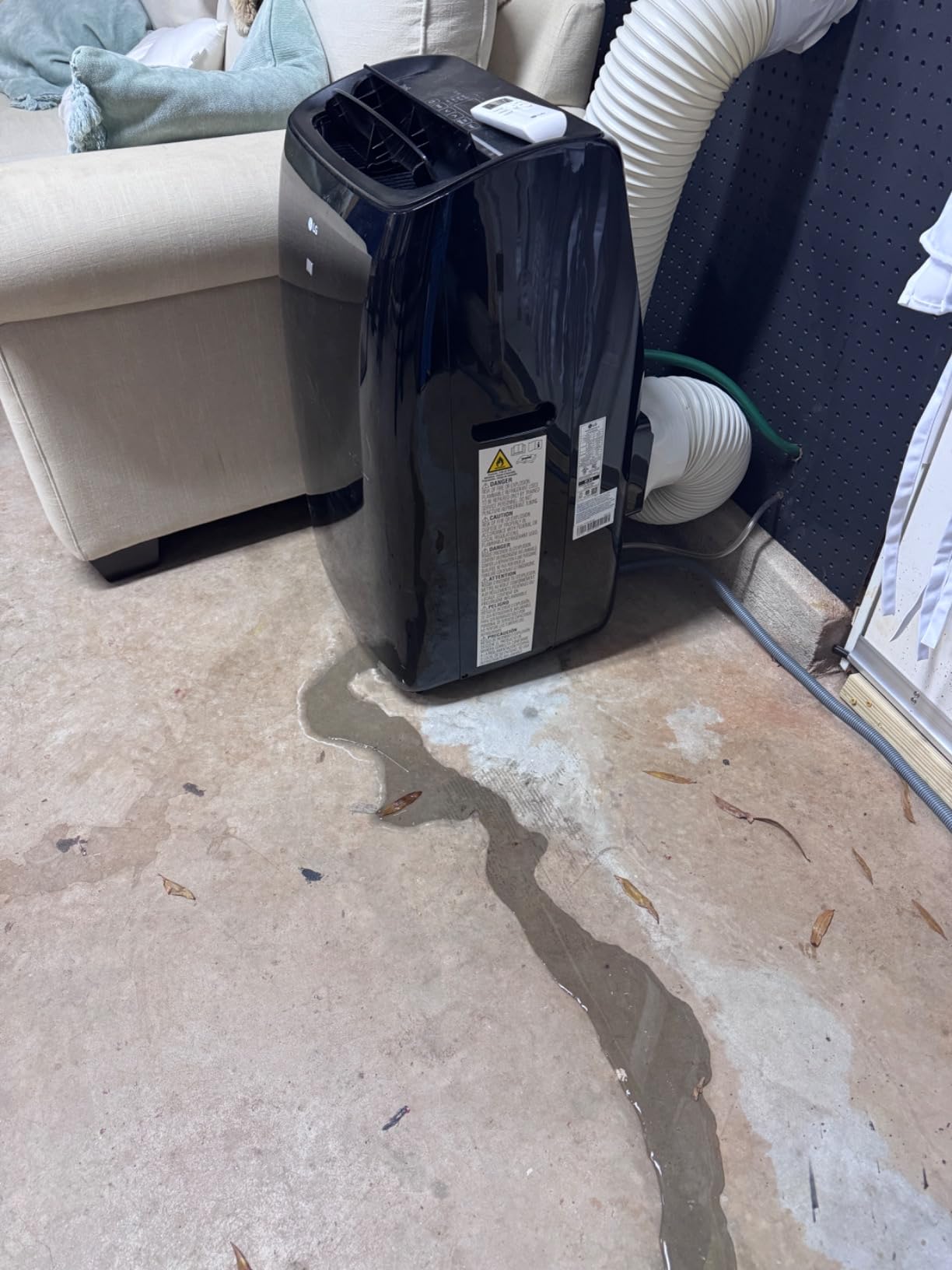 LG LP0624WFR Portable Air Conditioner w/Remote, Cools 250 Sq.Ft, Quiet Operation, 115V, 6,000 BTU (9700 ASHRAE), White Customer Review LG LP0624WFR Portable Air Conditioner w/Remote, Cools 250 Sq.Ft, Quiet Operation, 115V, 6,000 BTU (9700 ASHRAE), White - Customer Photo 2