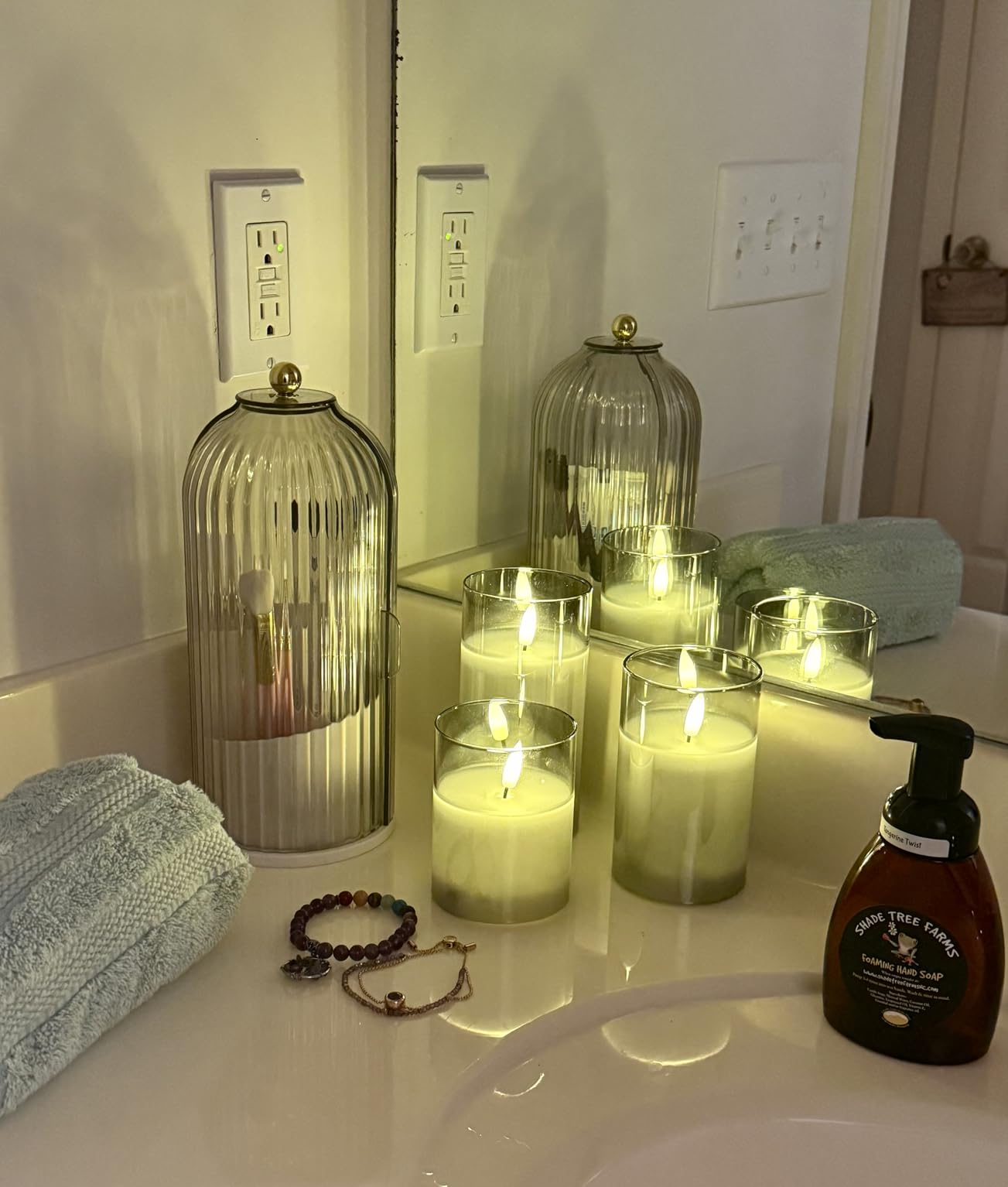 Dustproof Toothbrush Holders with Cover, Rotating Electric Toothbrush and Toothpaste Holder for Bathroom Countertop, 3 Slots Makeup Brushes Organizer, Grey White - Customer Photo 1