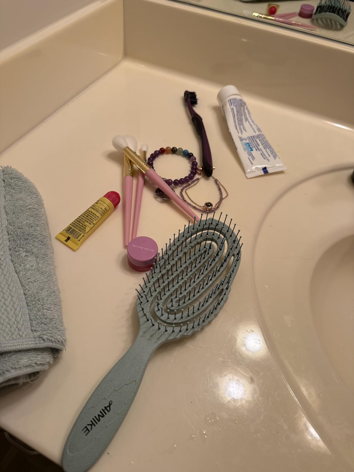 Dustproof Toothbrush Holders with Cover, Rotating Electric Toothbrush and Toothpaste Holder for Bathroom Countertop, 3 Slots Makeup Brushes Organizer, Grey White - Customer Photo 2