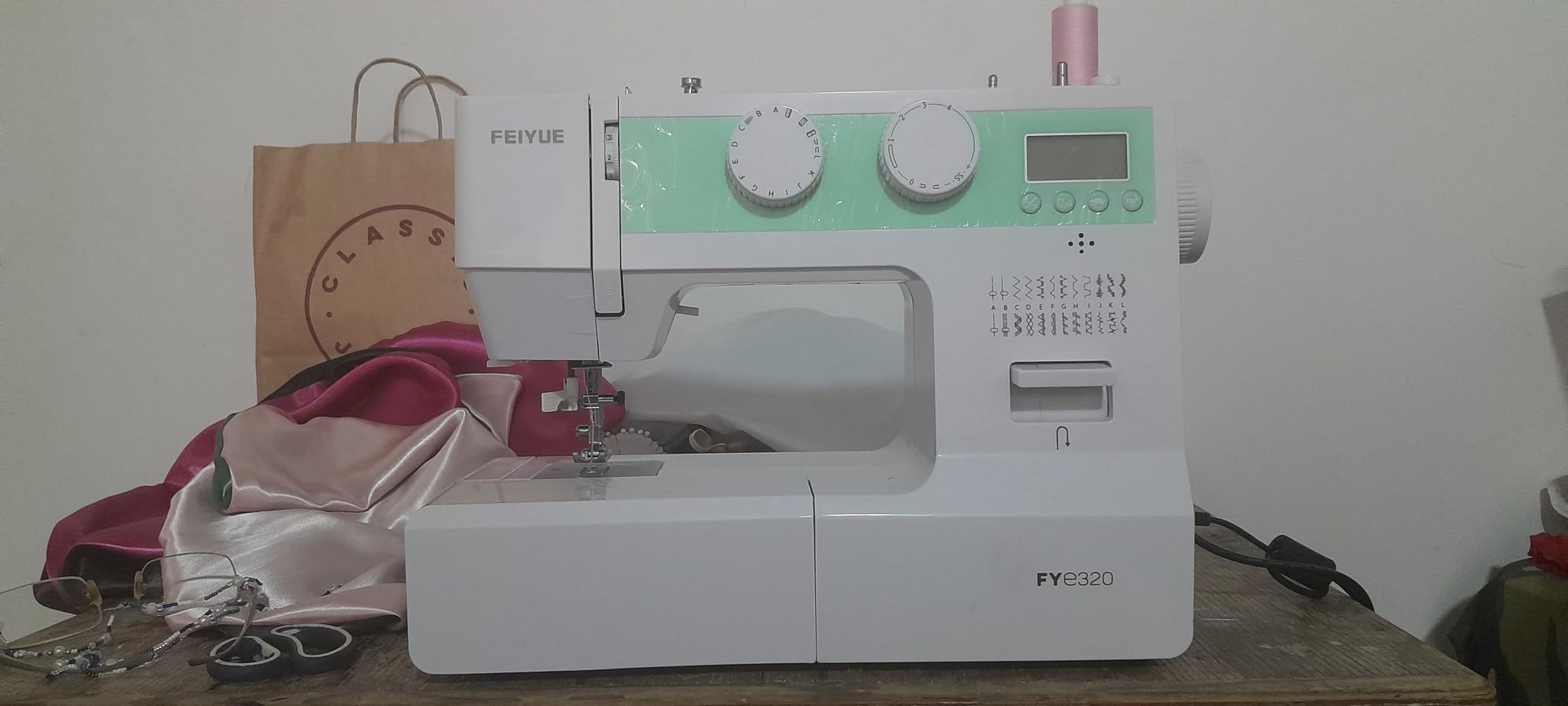 FEIYUE FYe320 Full Size Sewing Machine with Foot Pedal, Speed Control, Heavy Duty & Portable, LCD Display, 25 Built-in Stitches, 6 Bobbins & 5 Included Sewing Feet - Customer Photo 1