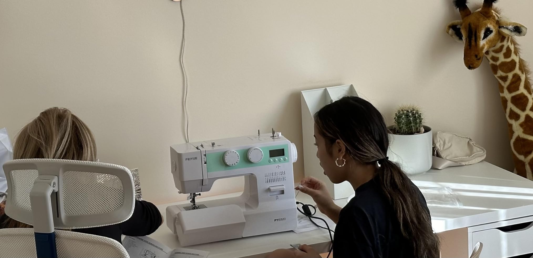 FEIYUE FYe320 Full Size Sewing Machine with Foot Pedal, Speed Control, Heavy Duty & Portable, LCD Display, 25 Built-in Stitches, 6 Bobbins & 5 Included Sewing Feet - Customer Photo 2