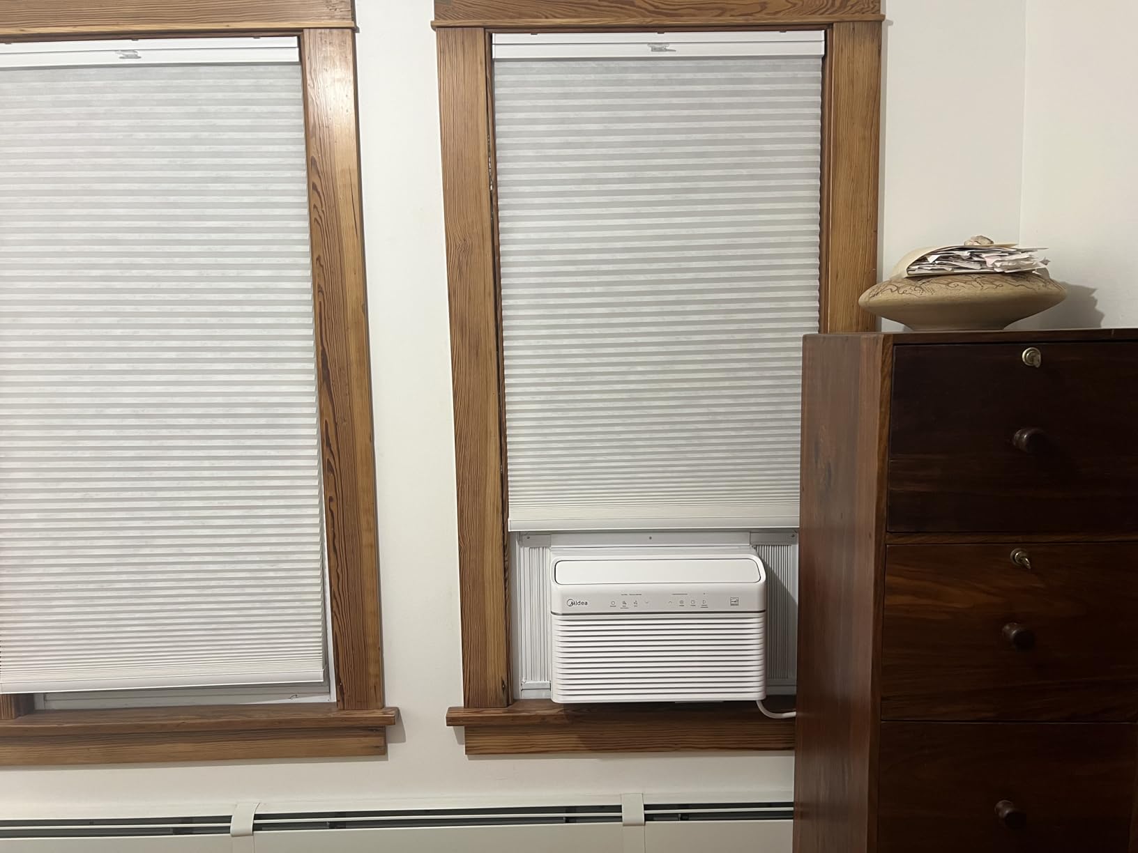 Midea 8,000 BTU Smart Inverter Air Conditioner Window Unit with Heat and Dehumidifier – Cools up to 350 Sq. Ft., Energy Star Rated, Quiet Operation, Electronic Controls, Remote Control, White Customer Review Midea 8,000 BTU Smart Inverter Air Conditioner Window Unit with Heat and Dehumidifier – Cools up to 350 Sq. Ft., Energy Star Rated, Quiet Operation, Electronic Controls, Remote Control, White - Customer Photo 1