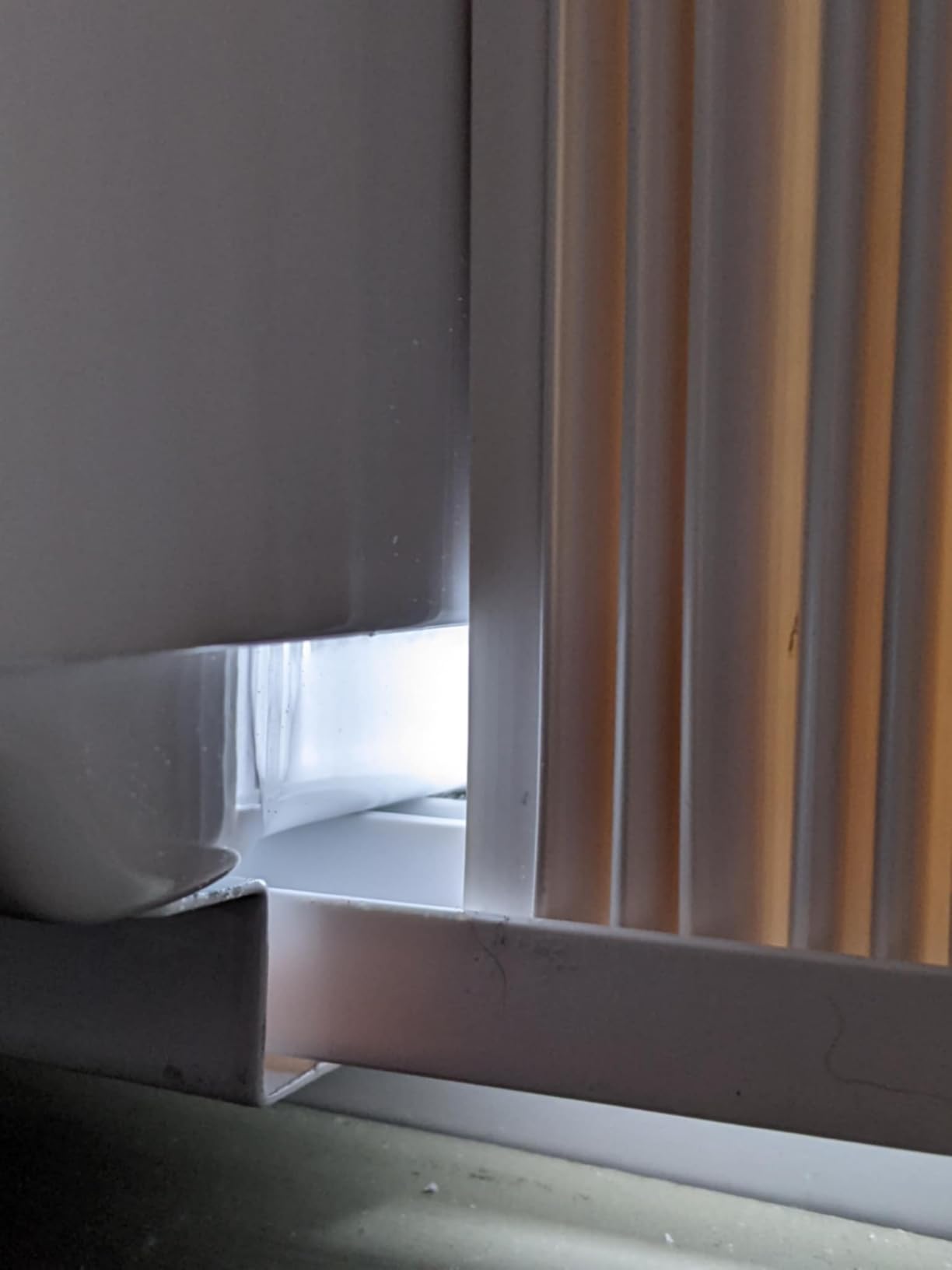 Midea 8,000 BTU Smart Inverter Air Conditioner Window Unit with Heat and Dehumidifier – Cools up to 350 Sq. Ft., Energy Star Rated, Quiet Operation, Electronic Controls, Remote Control, White Customer Review Midea 8,000 BTU Smart Inverter Air Conditioner Window Unit with Heat and Dehumidifier – Cools up to 350 Sq. Ft., Energy Star Rated, Quiet Operation, Electronic Controls, Remote Control, White - Customer Photo 4