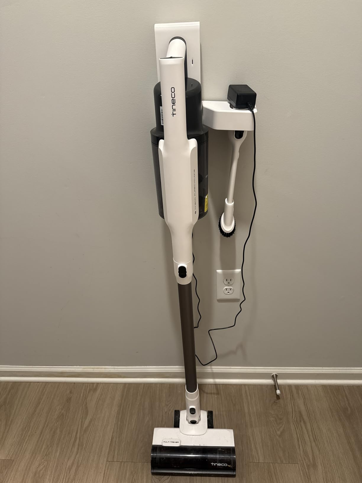 Tineco A20 Cordless Stick Vacuum Cleaner, Powerful Suction, 3 Modes for Multi-Level Messes, 1L Larger Dustbin, Ergonomic Dual-Handle Design, Wall-Mount Dock, LED Headlight - Customer Photo 1