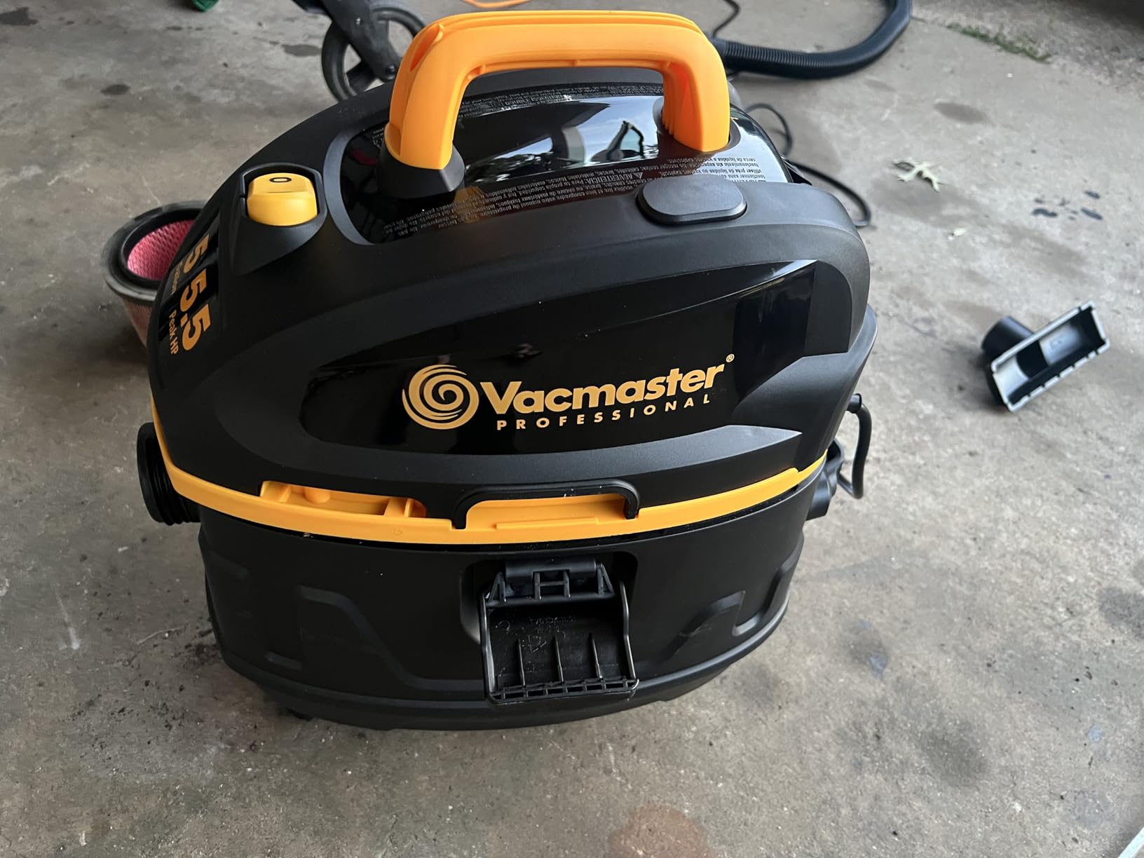 Vacmaster Professional Beast Series VFB511H 5-Gallon 5.5 Peak HP Wet/Dry Vac, Black customer photo 1