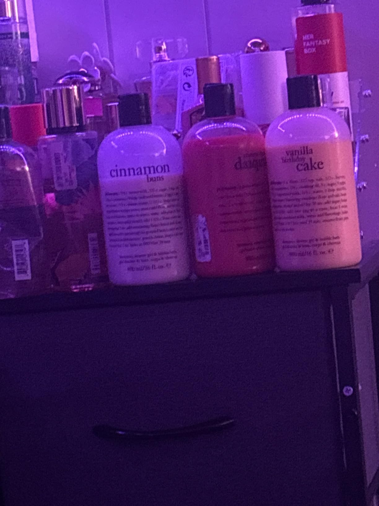 philosophy scent-sational hydrating bath & shower gels - efficiently cleanses, soothes & comforts dry skin - vegan & cruelty free formula Customer Review philosophy scent-sational hydrating bath & shower gels - efficiently cleanses, soothes & comforts dry skin - vegan & cruelty free formula - Customer Photo 5