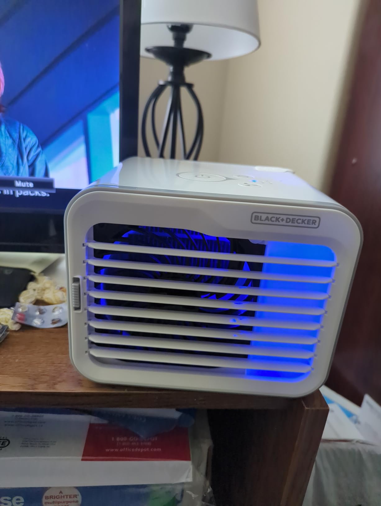 BLACK+DECKER Desktop Air Cooler, Personal Portable Fan with 3-Speeds, Evaporative Air Cooler with 0.5L Water Tank, Air Cooler Fan for Desk, Home, Office, Bedroom, and more, BDMC10, White/Gray - Customer Photo 2