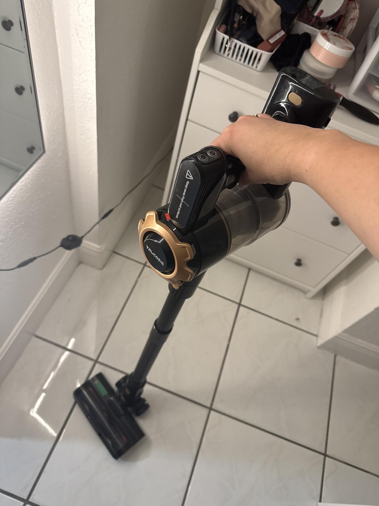 Cordless Vacuum Cleaner, 8-in-1 Lightweight Stick Vacuum with 45mins Runtime, Powerful Suction, Rechargeable Cordless Vacuum for Carpet, Tile, Pet Hair, Hardwood Floors, Black - Customer Photo 2