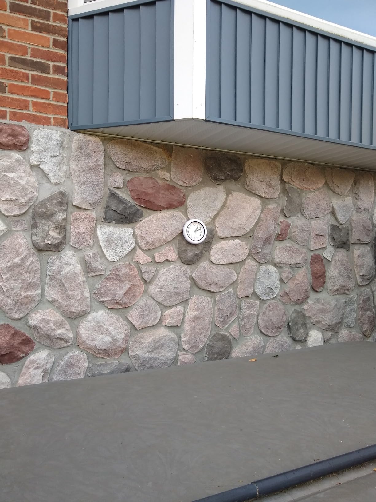 Caysie 6.5 Inch Sealed Small Indoor Outdoor Clock Waterproof, Hanging or Standing Silent Battery Operated Wall Clocks for Pool Patio Bathroom Shower (White) - Customer Photo 2