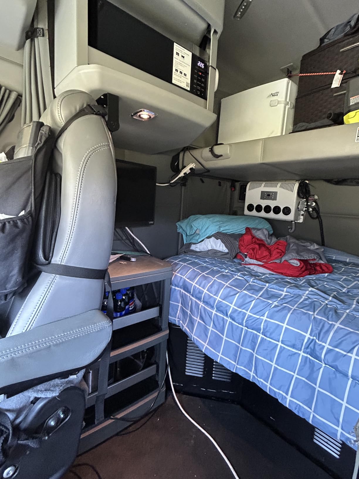 12V AC Unit RV Air Conditioner Mini Split 11000BTU Electric AC Unit 12V Truck Cab Air Conditioner Split for Semi Motorhome Trucks Bus Trailers Camper Van, Fast Cooling Low Noise Customer Review 12V AC Unit RV Air Conditioner Mini Split 11000BTU Electric AC Unit 12V Truck Cab Air Conditioner Split for Semi Motorhome Trucks Bus Trailers Camper Van, Fast Cooling Low Noise - Customer Photo 2