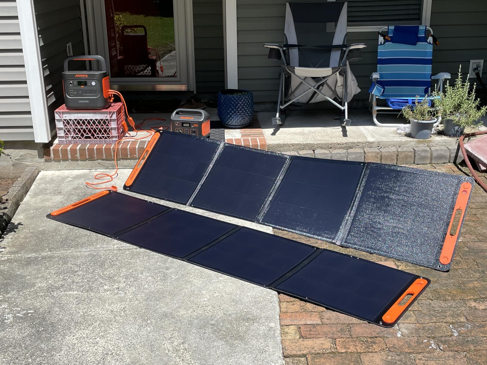 Jackery Explorer 2000 v2 Portable Power Station, 2042Wh LiFePO4 Home Backup Battery, 2200W Solar Generator, USB-C PD 100W Fast Charging for Emergencies, Power Outages, Camping(Solar Panel Optional) customer photo 2