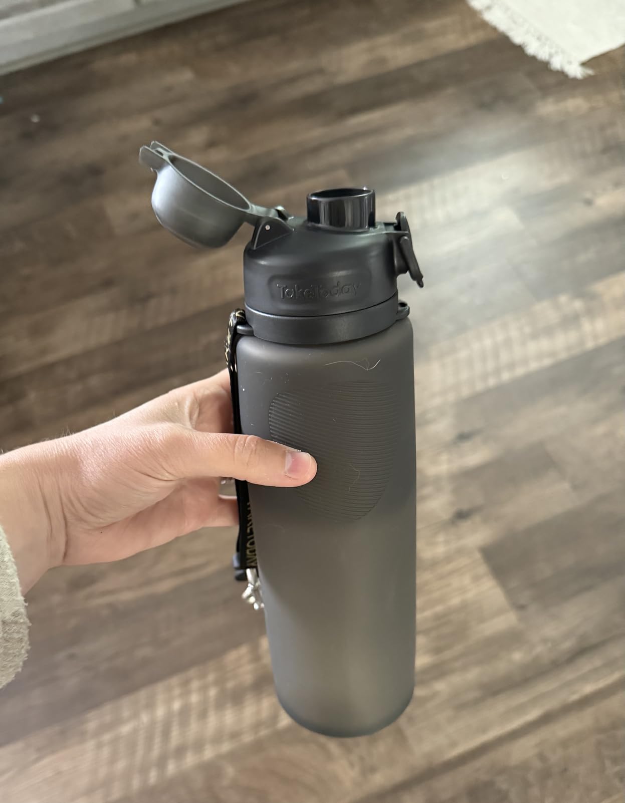TakeToday Collapsible Water Bottles 32oz, Foldable Travel Water Bottle, BPA Free, Silicone Water Bottle Leakproof for Hiking, International Travel, Outdoors - Customer Photo 1