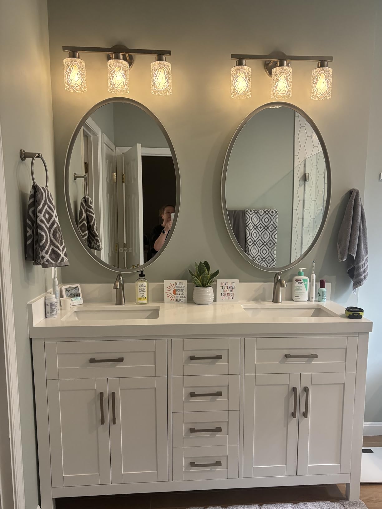 Pfister Willa Bathroom Sink Faucet, Single Control, 1-Handle, Single Hole, NSF Certified, Polished Chrome Finish, LF042MALCC Customer Review Pfister Willa Bathroom Sink Faucet, Single Control, 1-Handle, Single Hole, NSF Certified, Polished Chrome Finish, LF042MALCC - Customer Photo 1