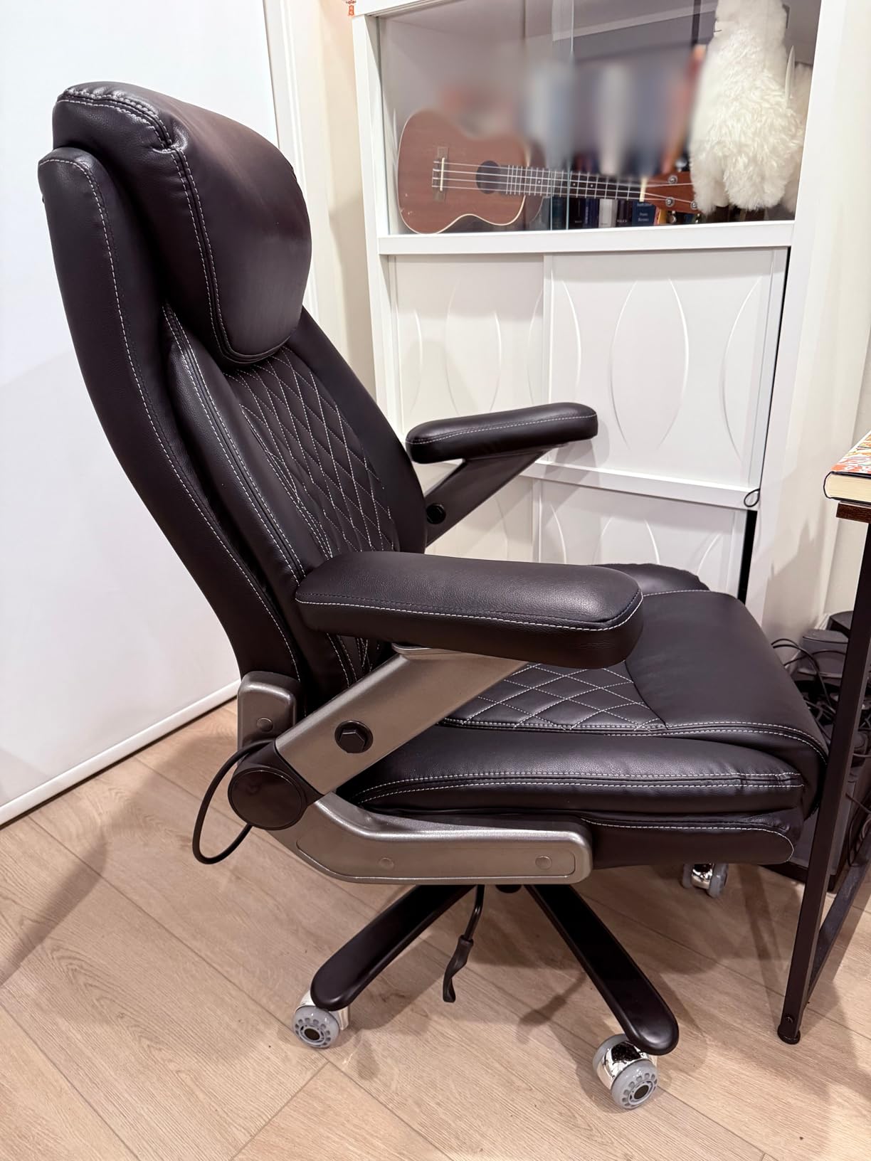 600LBS Large Heavy Duty Office Chair with 5D Flip Arms, Comfy Big and Tall Executive Office Desk Chair with Pocket Spring Cushion,High Back Computer Chair with Lumbar Support,Dual Rubber Wheel - Customer Photo 2