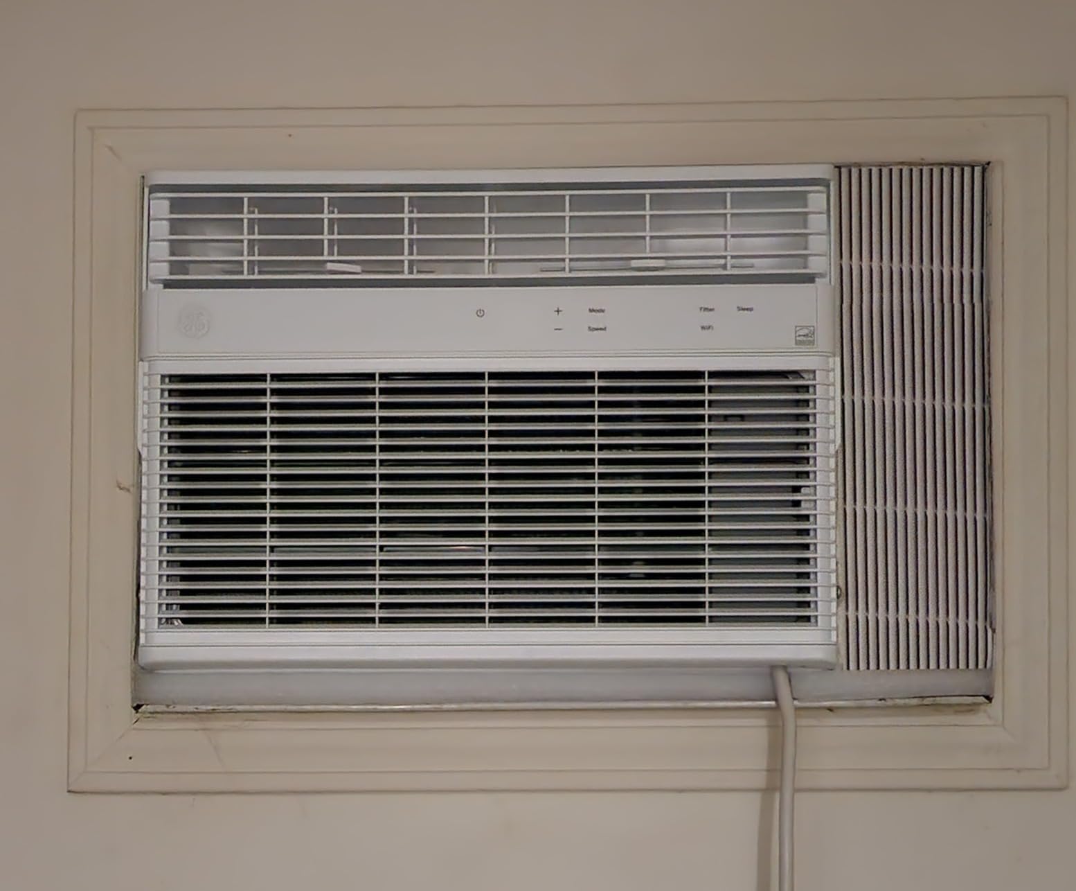 GE Window Air Conditioner 8,000 BTU for Rooms up to 350 sq ft., Wi-Fi Enabled, Energy-Efficient Cooling for Medium Rooms, Easy Install Kit, Control Using Remote or Smartphone App, White Customer Review GE Window Air Conditioner 8,000 BTU for Rooms up to 350 sq ft., Wi-Fi Enabled, Energy-Efficient Cooling for Medium Rooms, Easy Install Kit, Control Using Remote or Smartphone App, White - Customer Photo 2