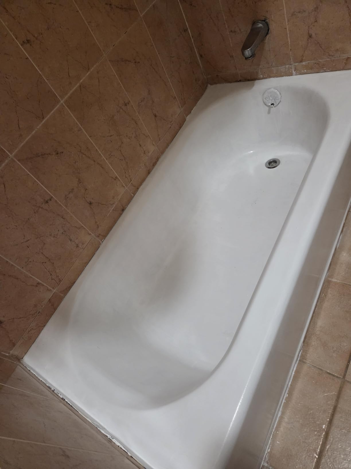 Tile Paint, 17oz Tub and Tile Paint Refinishing Kit with Tools and Hardener, Easy to Use for Countertop Bathroom Bathtub Kitchen Sink, Semi-Gloss White, Low Odor，25-30sq.ft - Customer Photo 2