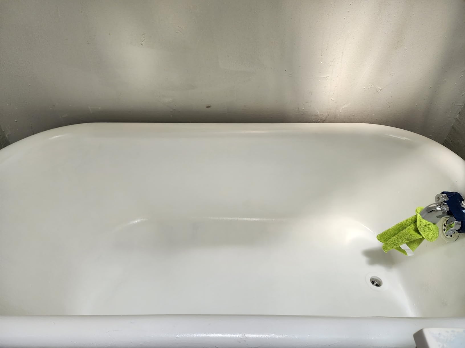 Tile Paint, 17oz Tub and Tile Paint Refinishing Kit with Tools and Hardener, Easy to Use for Countertop Bathroom Bathtub Kitchen Sink, Semi-Gloss White, Low Odor，25-30sq.ft - Customer Photo 5