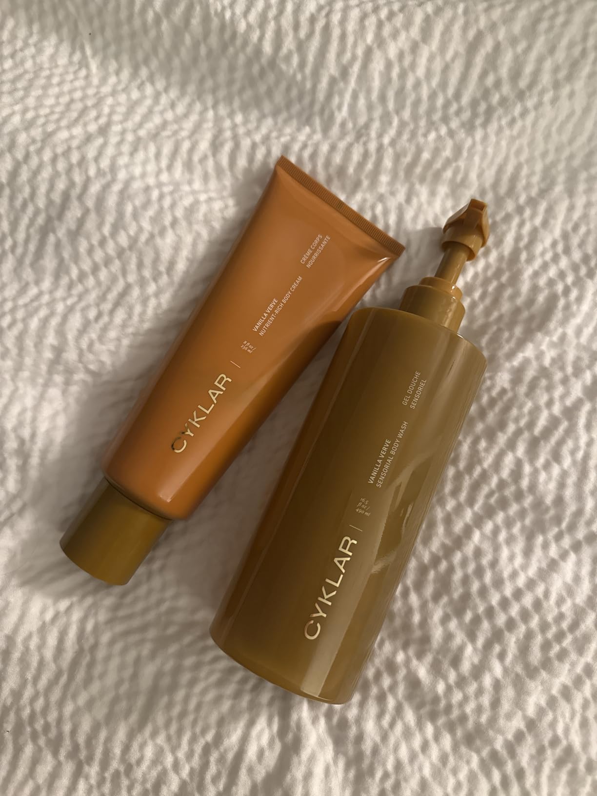 Sensorial Body Wash. Vanilla Verve Hydrating Cleanser with Moisture Locking Multi-Oil Complex, Sodium PCA and Glycerin. Nourishing Shower Gel for Women and Men, 16.5 Fl Oz Luxury Bodywash Customer Review Sensorial Body Wash. Vanilla Verve Hydrating Cleanser with Moisture Locking Multi-Oil Complex, Sodium PCA and Glycerin. Nourishing Shower Gel for Women and Men, 16.5 Fl Oz Luxury Bodywash - Customer Photo 1