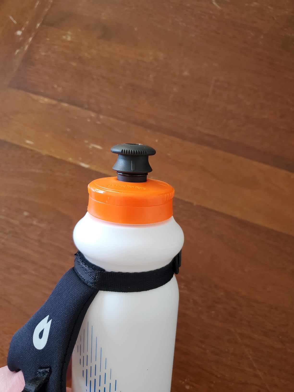 HydraPak Tempo Pro 525ml - Handheld Running Squeeze Bottle for Training and Race Day Hydration with Removable Strap (525ml/17oz) - White - Customer Photo 2