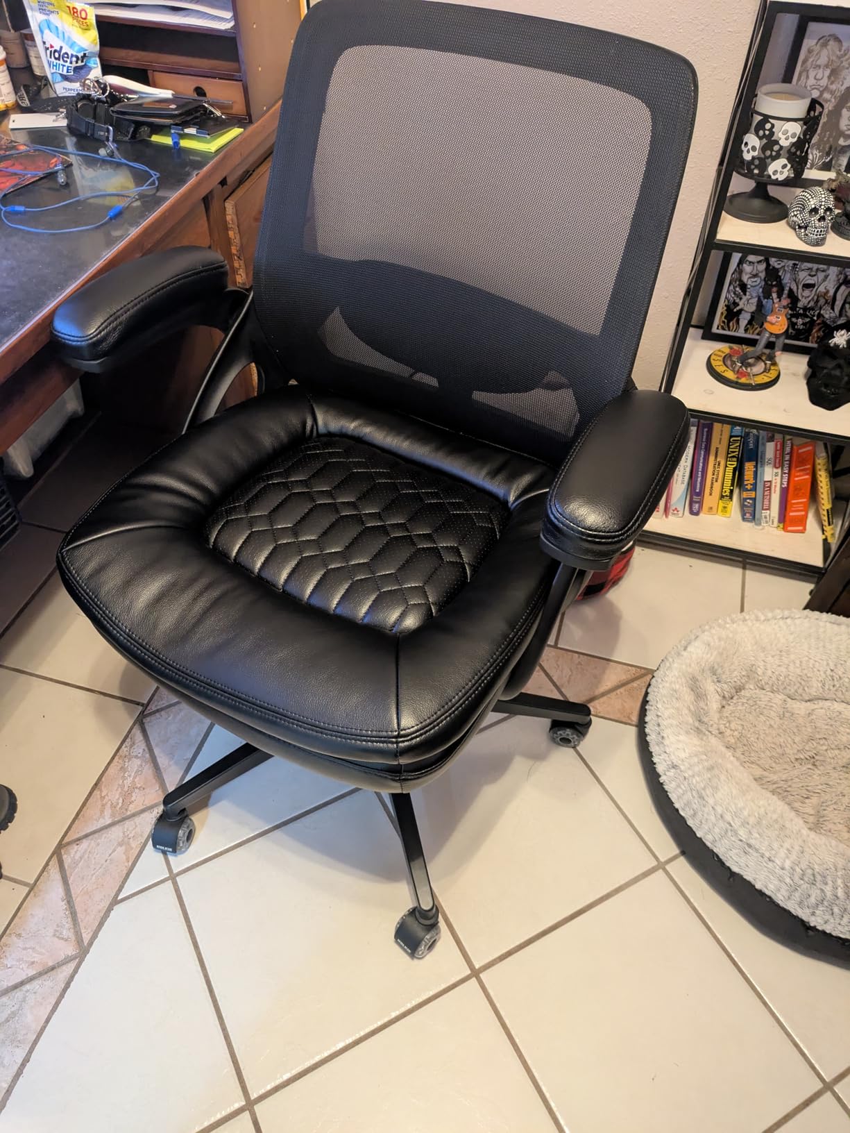 Big and Tall Office Chair, 500lbs Mesh Heavy Duty Ergonomic Desk Chair with Flip-up Armrests, Plus Size Wide Seat in PU Leather, 360 Swivel Computer Executive Task Chair for Home Office (Black) - Customer Photo 1