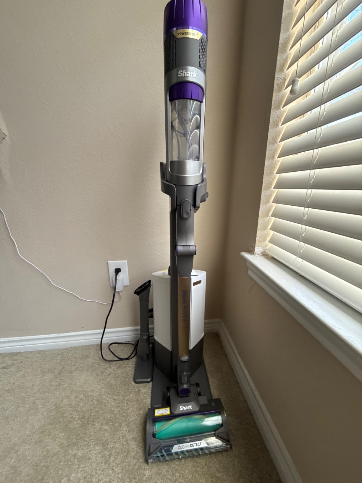 Shark PowerDetect Pet Plus Clean & Empty Cordless Stick Vacuum & Auto-Empty System, Powerful Suction, HEPA Filtration, Carpet & Hard Floor, Portable, Stick Vacuum for Pet Hair, Dark Gray, IP3253 - Customer Photo 1