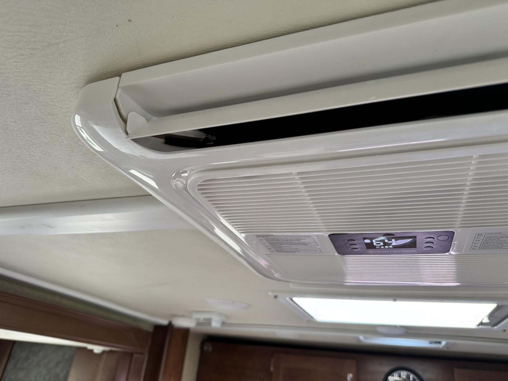 12V DC RV Air Conditioner 10000 BTU RV AC Unit Non-Ducted Rooftop RV Air Conditioners Portable Air Conditioner Quiet Cooling for RVs, Trailers, Fifth Wheel and Food Trucks Customer Review 12V DC RV Air Conditioner 10000 BTU RV AC Unit Non-Ducted Rooftop RV Air Conditioners Portable Air Conditioner Quiet Cooling for RVs, Trailers, Fifth Wheel and Food Trucks - Customer Photo 2