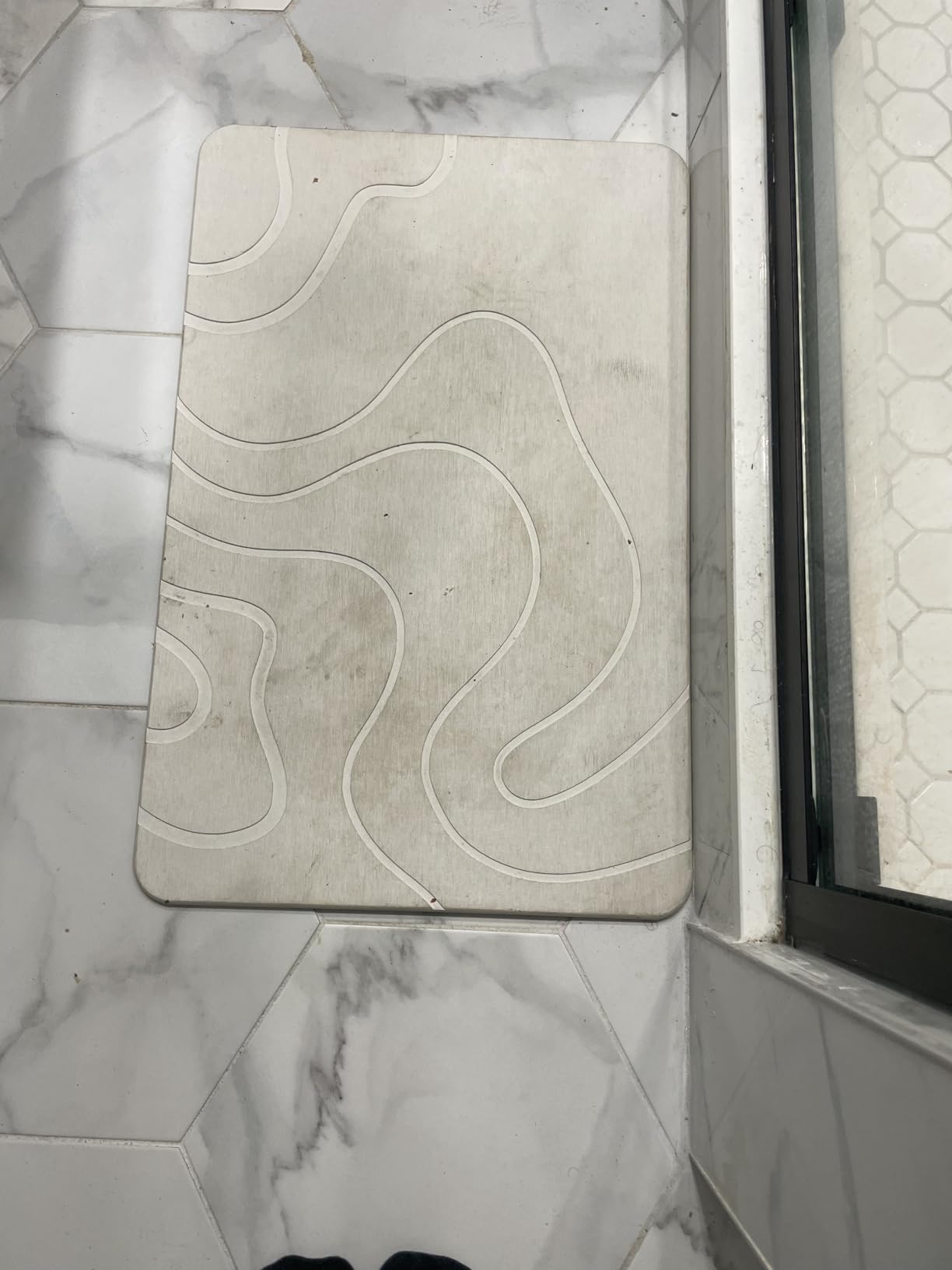 Stone Bath Mat Diatomaceous Earth Shower Mat Non-Slip Super Absorbent Diatomite Stone Mats for Bathroom Floor/Kitchen Counter Quick-Drying Easy to Clean (24''*16''White) - Customer Photo 2