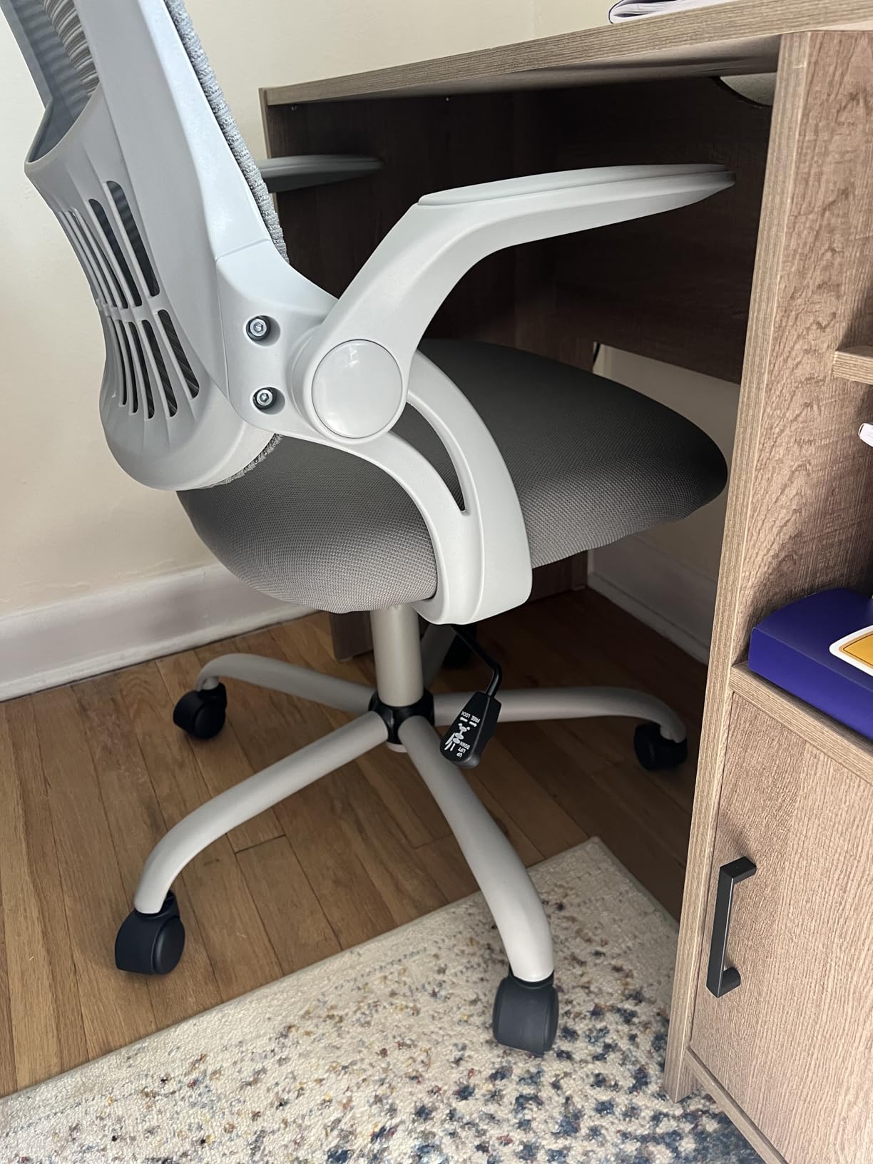 Sweetcrispy Office Computer Desk Chair, Ergonomic Mid-Back Mesh Rolling Work Swivel Task Chairs with Wheels, Comfortable Lumbar Support, Comfy Flip-up Arms for Home, Bedroom, Study, Student, Black - Customer Photo 5