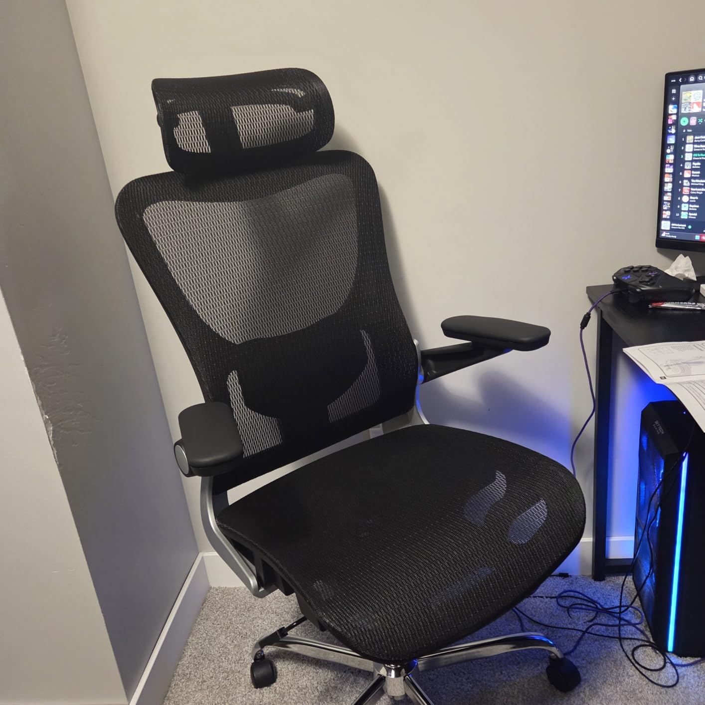 Ergonomic Office Chair，Mesh Seat Cushion with 3D Armrests and 3D Headrest, Adjustable Lumbar Support with Rocking Function, SGS Class 4 Gas Clylinder，Black - Customer Photo 2