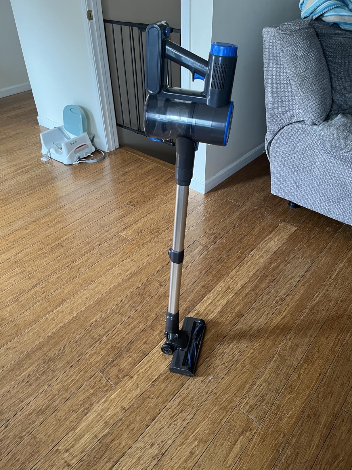 Cordless Vacuum Cleaner, Super Power Suction Stick Vacuum Cleaners with 2200 mAh Battery,8-in-1 Lightweight Self-Standing, 35 Mins Runtime for Home Low-Pile Carpet Pet Hair - Customer Photo 2