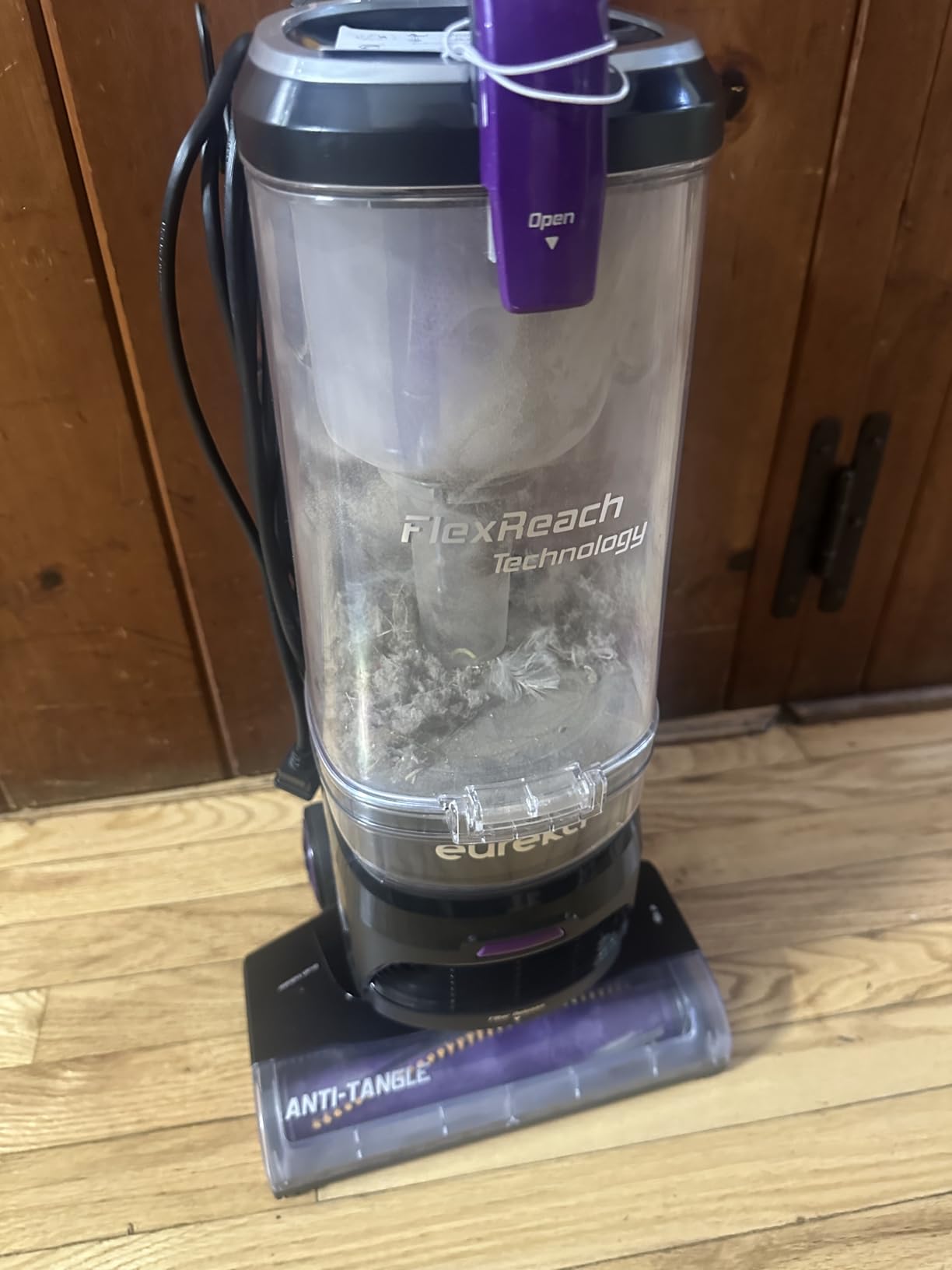 Eureka FlexReach Powerful Upright Vacuum Cleaner for Carpet and Hard Floor, Lift-Up Vacuum with Large Dust Cup, Anti-Tangle, NEU651PL, Purple - Customer Photo 2