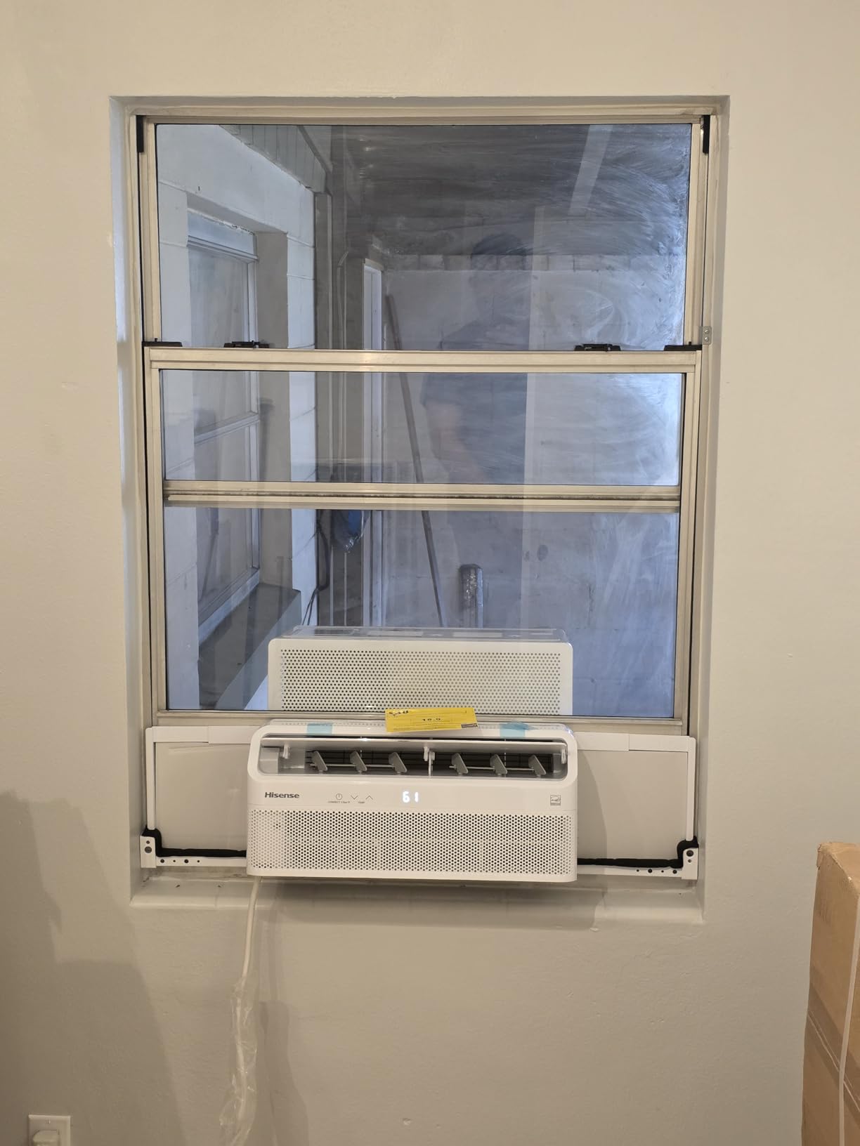 Hisense 8,000 BTU Smart Inverter Window Air Conditioner Easy Install Bracket, Up to 350 Sq Ft, Ultra-Slim Profile, 3 Speed, 700W, 4‑Way Air Direction HLAW0825TW (Renewed) - Customer Photo 1