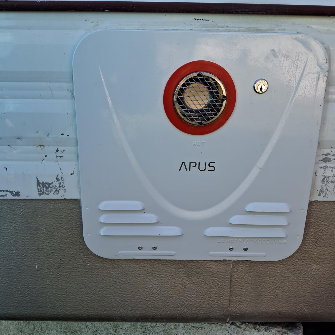 APUS RV Tankless Water Heater, 68,000 BTU Propane Gas On Demand Instant Hot Water Heater with Black Door, 12V, 3.9 GPM, High Altitude Available, Multi-function Controller, Compatible with All RVs - Customer Photo 2