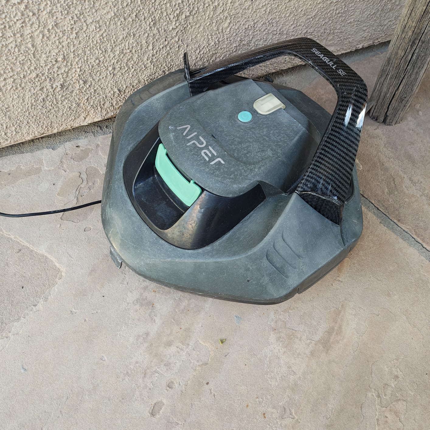 AIPER Cordless Robotic Pool Cleaner, Pool Vacuum Lasts 90 Mins, LED Indicator, Self-Parking, Ideal for Above-Ground Flat Pool up to 860 sq.ft - Customer Photo 1