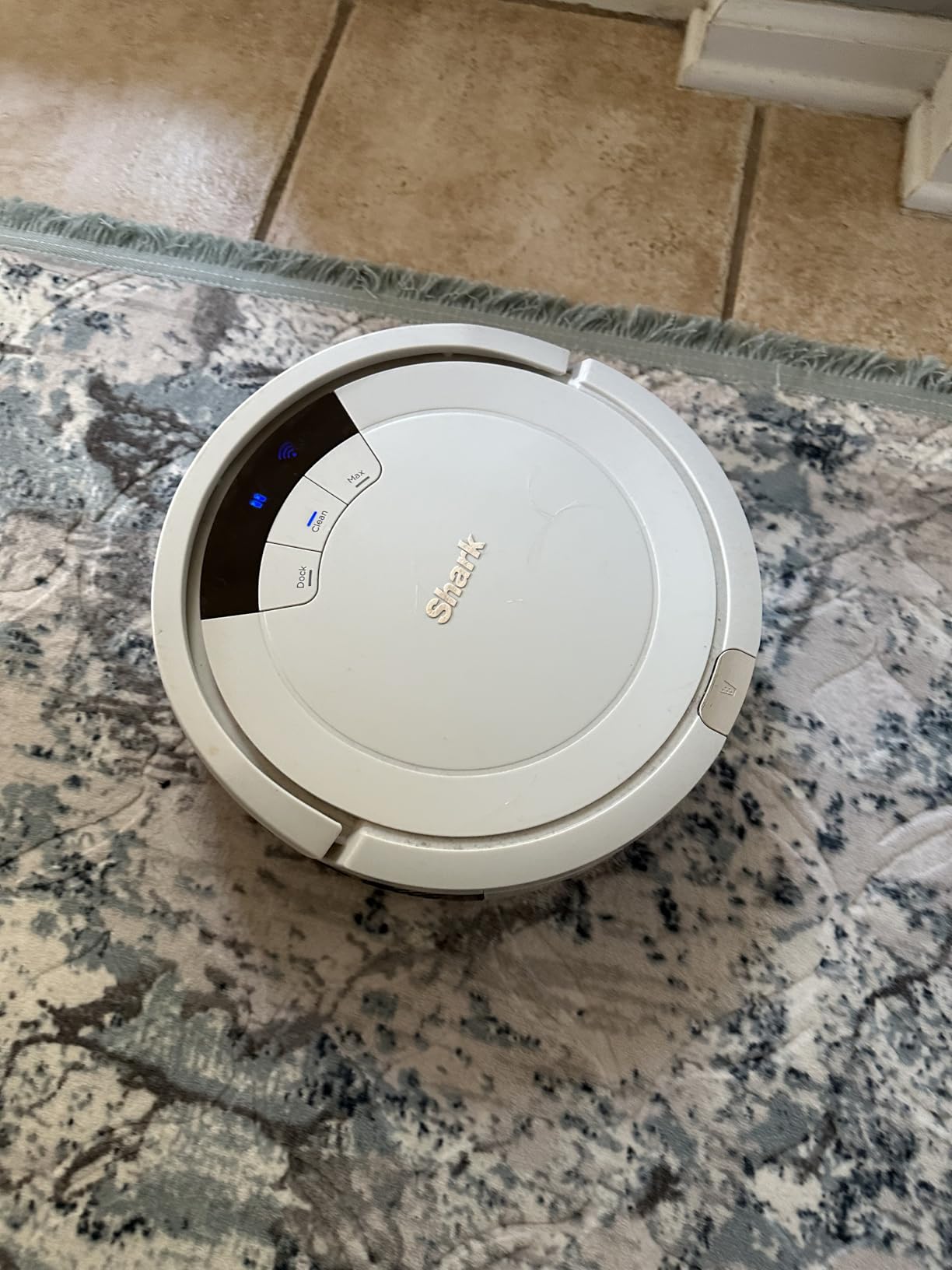 Shark Matrix Plus 2in1 Robot Vacuum & Mop with Sonic Mopping, Matrix Clean, Home Mapping, HEPA Bagless Self Empty Base, CleanEdge, for Pet Hair, WiFi, Compatible with Alexa, Black/Gold (AV2613WA) - Customer Photo 1