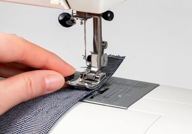 How To Adjust Foot On Sewing Machine [cy]: Complete Guide - RosenberryRooms