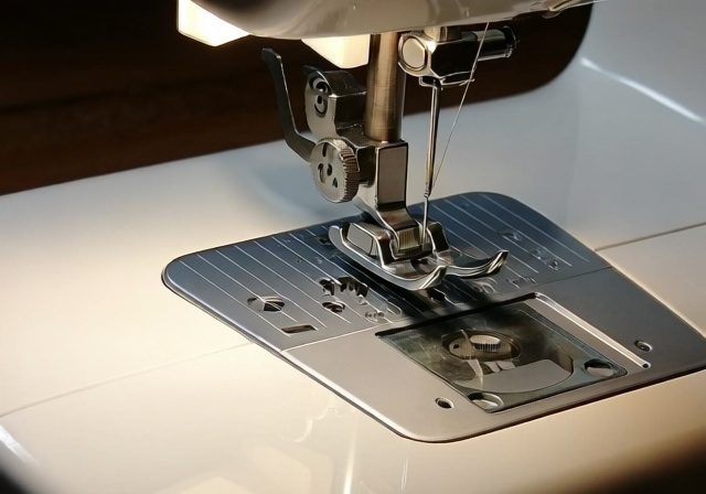 How To Adjust Feed Dogs On Kenmore Sewing Machine [cy]: Complete Guide - RosenberryRooms