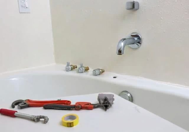 Bathtub Faucet Broke Off: Emergency Repair Guide [cy] - RosenberryRooms