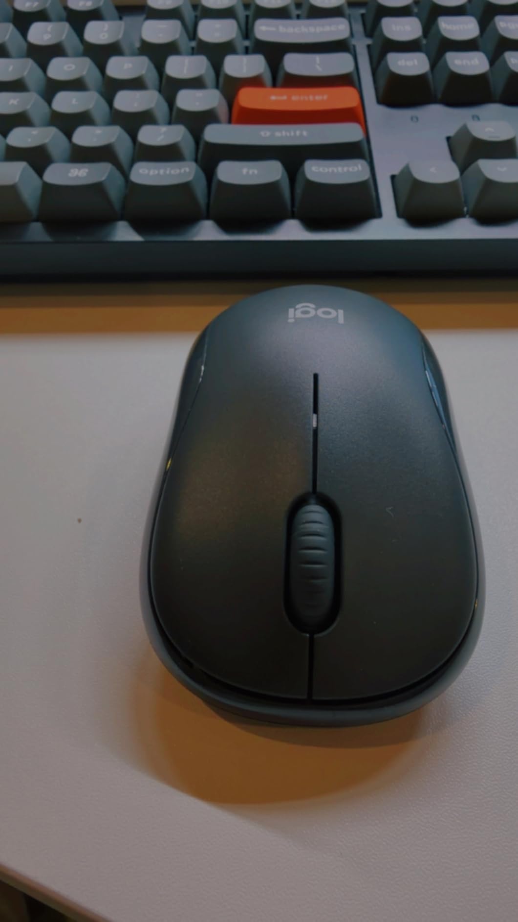 Logitech M185 Compact Ambidextrous 2.4 GHz Wireless Mouse - Swift Grey customer photo 2