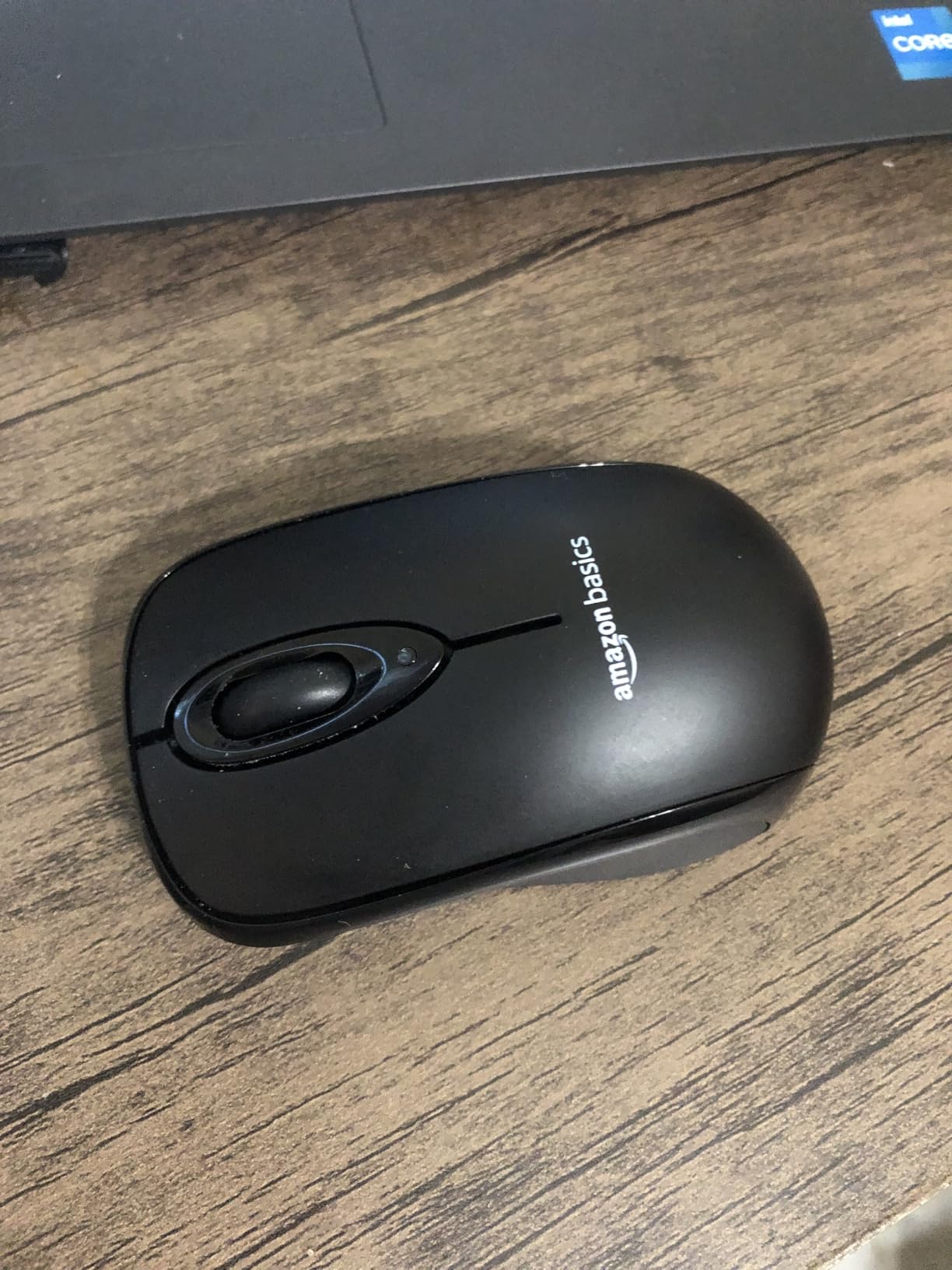 Amazon Basics 2.4 GHz Wireless Optical Computer Mouse with USB Nano Receiver, Portable, No Wires, Smooth Tracking, Multi-Device Compatibility, Black customer photo 1