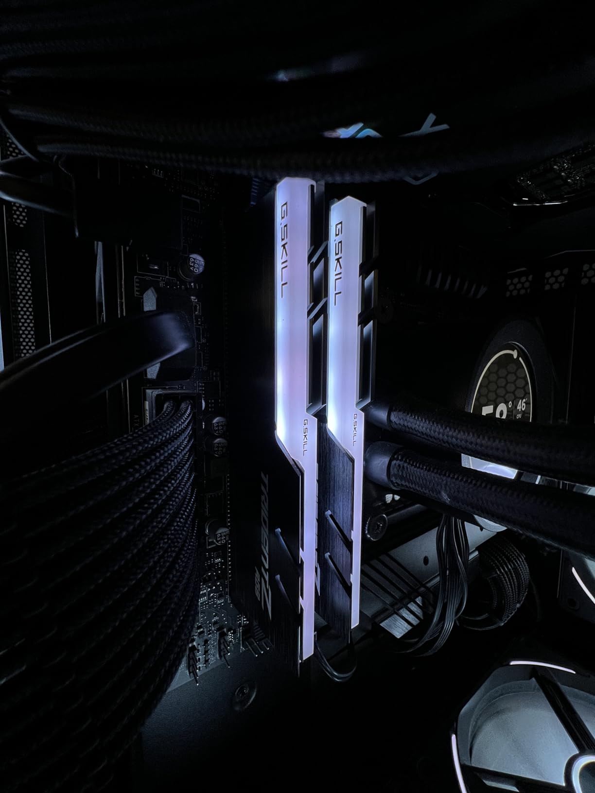 G.SKILL Trident Z RGB Series DDR4 RAM (XMP) 32GB (2x16GB) 3600MT/s CL18-22-22-42 1.35V Intel AMD Desktop Computer Memory U-DIMM (F4-3600C18D-32GTZR) customer photo 1